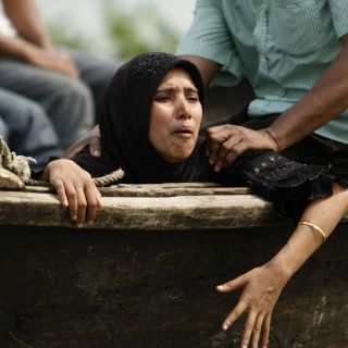 Naufragio deja 66 muertos y decenas de desaparecidos