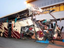 El autobús belga accidentado en Suiza circulaba a la velocidad permitida cuando chocó, lo que causó la muerte de 28 personas. AP  /