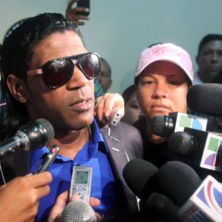 Detienen a cantante por agredir a camarógrafo de Univision