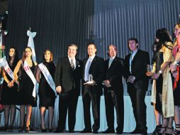 Aspecto de la ceremonia de la entrega de los premios Perfiles de Éxito, celebrada en el Complejo Acuático Scotiabank.  /