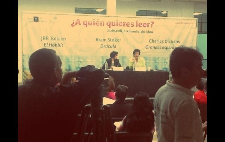 Nubia Macías, directora general de la FIL, hizo la presentación de los autores postulados. ESPECIAL  /
