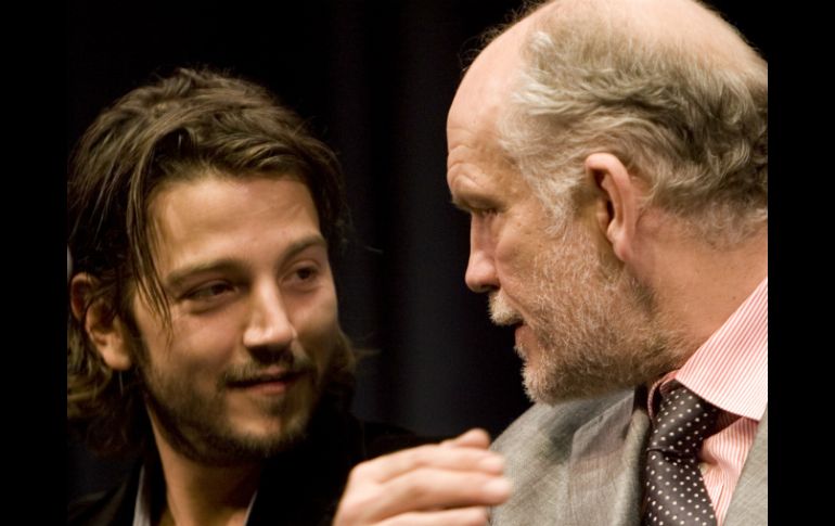 El actor estadounidense y Luna trabajaron en 2008 en la puesta en escena ''El Buen Canario''. AP  /