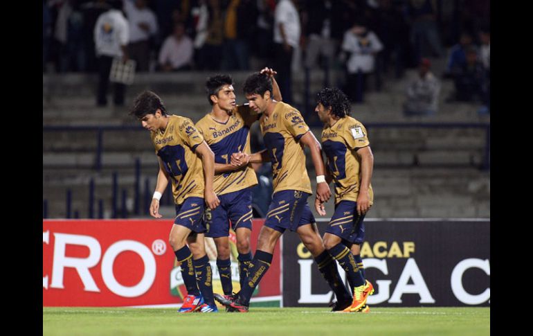 Pumas encontró el gol ante el Isidro Metapán pero perdió a Darío Verón. EFE  /