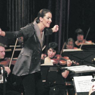 Noche galante de Alondra con la Filarmónica