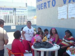 En total son trece trabajadores; once mujeres y dos hombres los que fueron despedidos para ser sustituidos por una empresa externa.  /