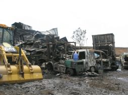 En la chatarrera se destruyeron 20 vehículos que ya estaban chocados. ESPECIAL  /