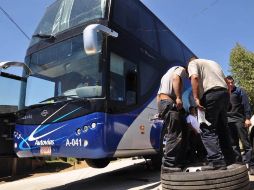 Estudiantes de la Escuela Normal Rural Vasco de Quiroga retuvieron 28 unidades para exigir plazas para los egresados. EL UNIVERSAL  /