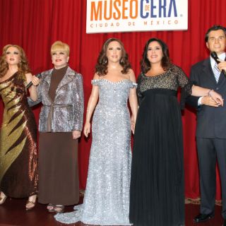 Angélica María y Angélica Vale develan sus replicas en cera