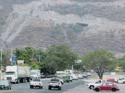 En el cerro El Travesaño, han removido toneladas de tierra para facilitar la construcción de los proyectos inmobiliarios. ARCHIVO  /