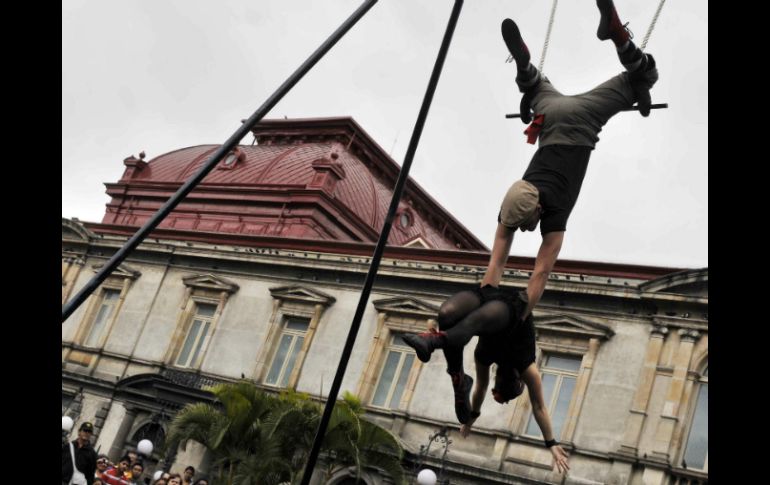 En el primer día del FIA el público respondió con entusiasmo. EFE  /
