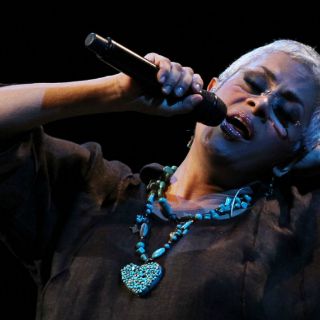 Velada brasileña con Eugenia León