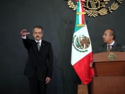 José Ángel Córdova Villalobos (izquierda) toma protesta como titular de la SEP. NTX  /