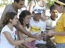 Los jóvenes entre 15 y 24 años de edad, son el principal grupo de riesgo para el contagio de Sida. ARCHIVO  /