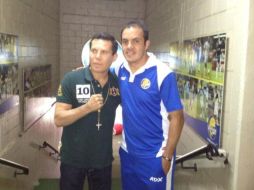 Chávez aprovechó para visitar a Cuahtémoc, con el que se tomó la foto en el vestidor. ESPECIAL  /