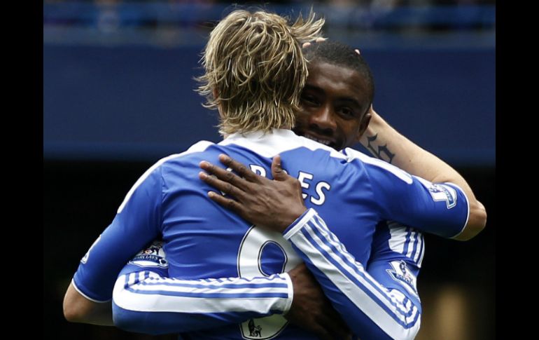 Fernando Torres celebra uno de sus goles ante el Leicester. REUTERS  /