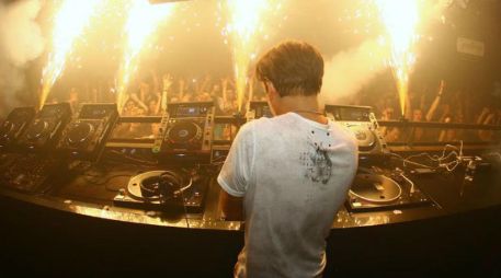 A Paul Oakenfold se le conoce como el responsable de iniciar el movimiento de la escena ''rave''. ESPECIAL  /