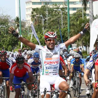 Uruguayo Aguilar triunfa en primera etapa de Vuelta Ciclista