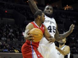 El base Chris Paul (Izquierda) surgió por segunda jornada consecutiva como el salvador de los Clippers de Los Ángeles. AP  /