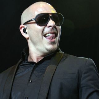 Pitbull pide que se desestime la denuncia que le puso Lindsay Lohan
