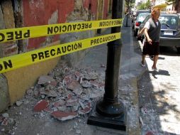 Daños por el temblor en una calle de Oaxaca. REUTERS  /