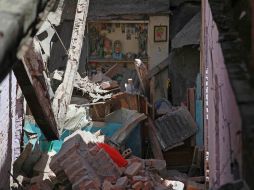 Vista del interior de una casa cuya pared colapsó a causa del temblor. AP  /