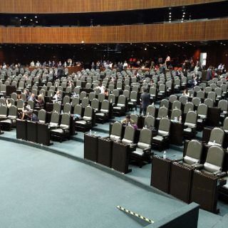 Candil de cristal obligó a suspender sesión en San Lázaro