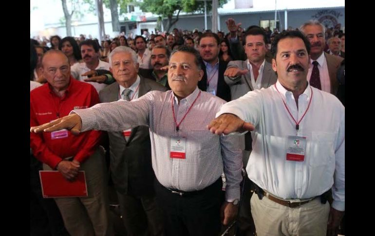 Los aspirantes a senadores Arturo Zamora y Jesús Casillas fueron los más aplaudidos por los militantes.  /