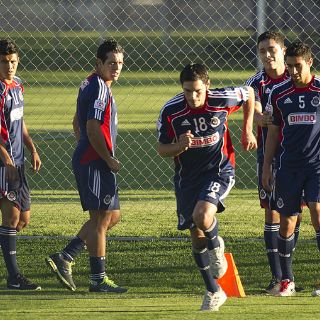Araujo dice que Chivas va por el título