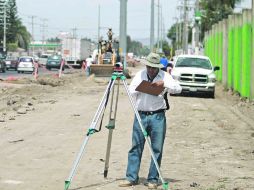 Trabajos en la Avenida Aviación. La segunda etapa de esta vía es uno de los proyectos que se financian con el crédito.  /