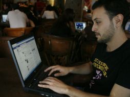 Según académicos participantes en la Cumbre, Facebook, Twitter, Youtube y cualquier otra red social están sobrevaloradas. ARCHIVO  /