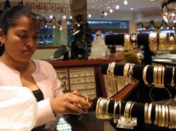 Las empresas inmobiliarias y los negocios automotrices también son   afectados por la iniciativa. ARCHIVO  /