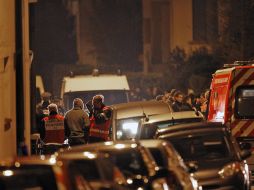 El presunto asesino sigue acorralado por la policía en su apartamento. AP  /