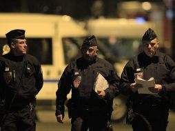 La policía francesa acordona la zona de un barrio residencial  donde se ubica el apartamento del sospechoso. EFE  /
