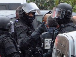 Miembros del RAID, policia de élite de francia, entraron en el departamento de Mohamed Merah. AFP  /