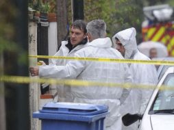 El cordón policial en el exterior de la vivienda del asesino confeso de Toulouse, Mohamed Merah. EFE  /