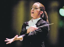 La directora Alondra de la Parra estará al frente de la Orquesta Filarmónica de Jalisco.ESPECIAL  /