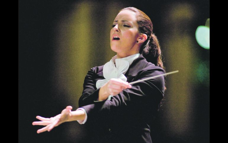 La directora Alondra de la Parra estará al frente de la Orquesta Filarmónica de Jalisco.ESPECIAL  /