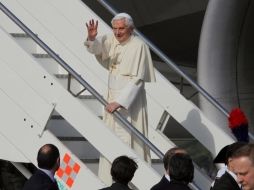 El Pontífice comenzó su ruta a México en el aeropuerto de Fiumicino en Roma. EFE  /