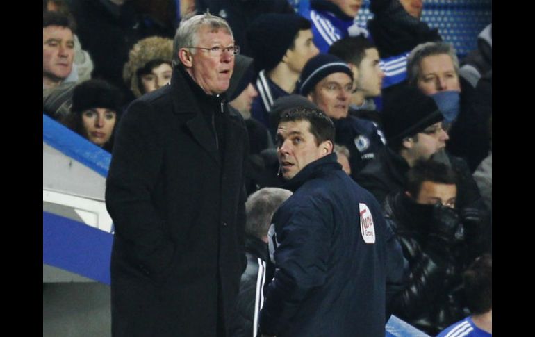El entrenador del ManU responde a críticas del City por haber integrado al equipo a Paul Scholes. AFP  /