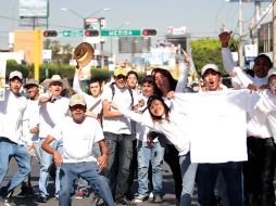Fieles comienzan a concentrarse en las calles, a unas horas de la llegada del Papa. NOTIMEX  /