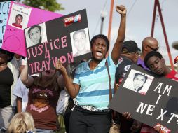 Manifestantes se unen para exigir que se investige la muerte del joven Trayvon Martin. AP  /