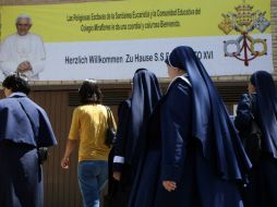 Religiosas entrando al Colegio Miraflores en la ciudad de León, donde el papa Benedicto XVI pernoctará. NTX  /