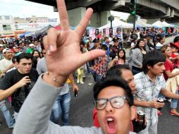 El Vive Latino dio inicio en la capital del país donde miles de jóvenes se dan cita para presenciar más de cien bandas de rock.  NTX  /