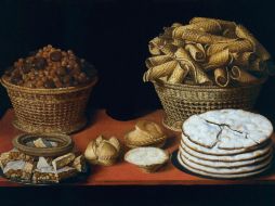 Obra de Tomás Hiepes titulada Dulces y frutos secos sobre una mesa. EFE  /