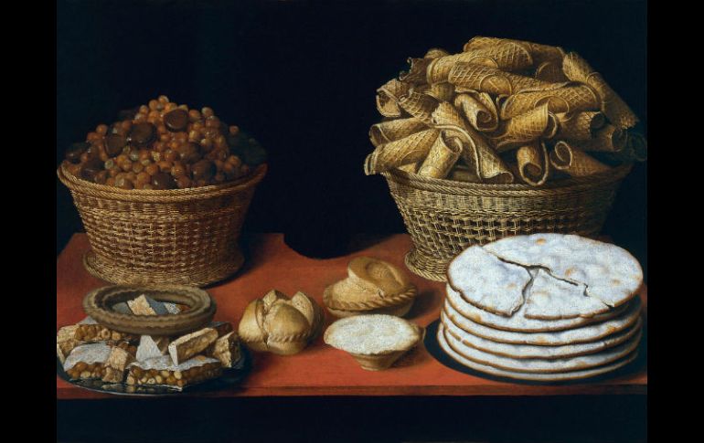Obra de Tomás Hiepes titulada Dulces y frutos secos sobre una mesa. EFE  /