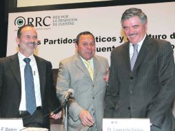 Leonardo Valdés, presidente del IFE, Jesús Zambrano, dirigente del PRD, y Gustavo Madero, líder del PAN, durante un foro político. NTX  /