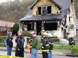 Seis niños y dos adultos murieron hoy en el incendio desatado en su vivienda en la ciudad de Charleston. AP  /