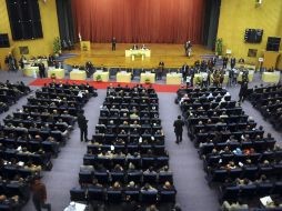 Miembros del Parlamento egipcio votan durante la elección de los miembros del comité encargado de la redacción de la Constitución. EFE  /