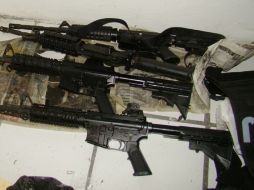Aseguraron cuatro armas largas, 39 cargadores para diversas armas, 991 cartuchos de diferentes calibres y un vehículo  /