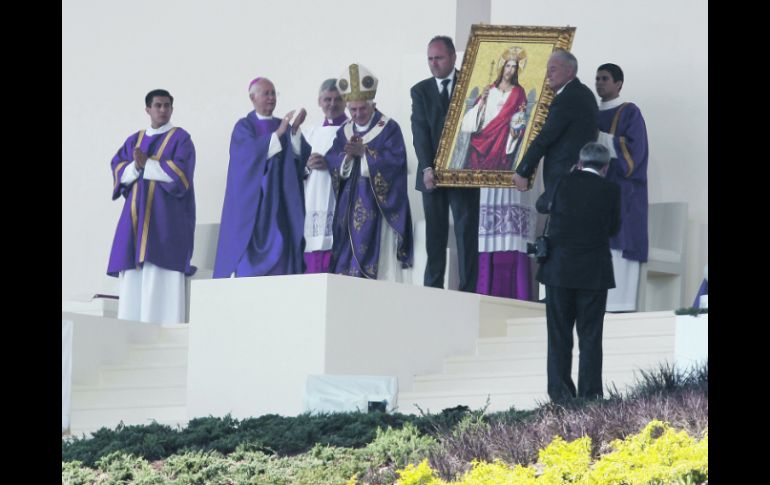 El Papa Benedicto XVI obsequió un mosaico de Cristo Rey para el Cerro del Cubilete.  /